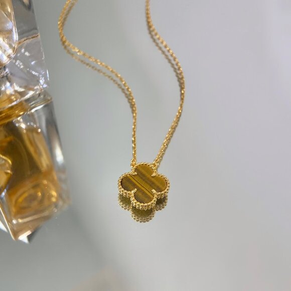 Van Cleef & Arpels Tiger's Eye Necklace without Diamonds - Picture 1 of 9